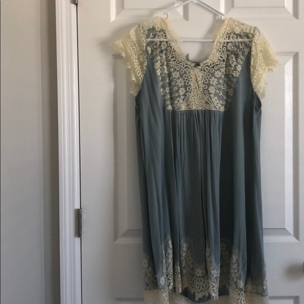 Discount divas dress size large.